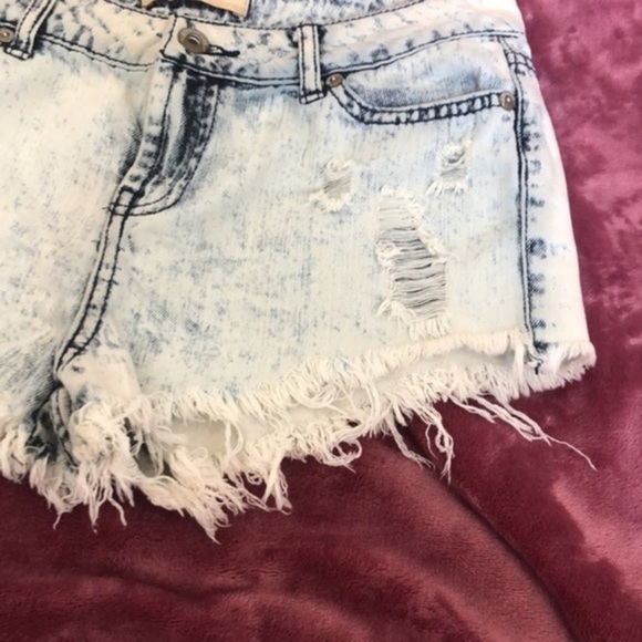 BLUE SPICE Ripped Bleached Denim Shorts | Size 5 - Picture 4 of 5
